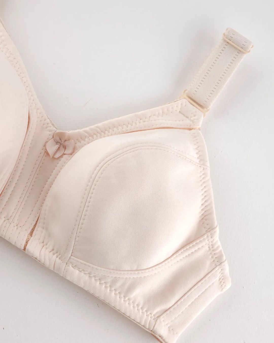 Luxurious Women’s Seamless Padded Cups Wireless Bra (Beige)