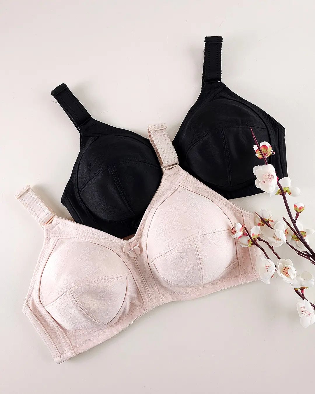 Premium Women’s Seamless Padded Cups Wireless Bra (Black & Beige)